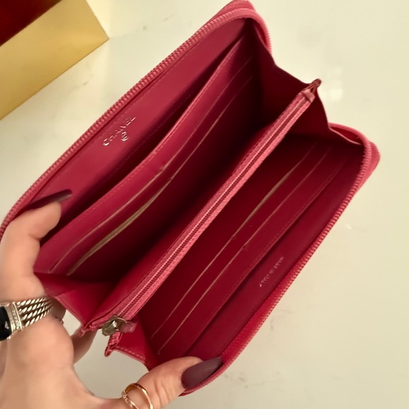 CHANEL Cameilla Zip Around Wallet - Picture 15 of 16